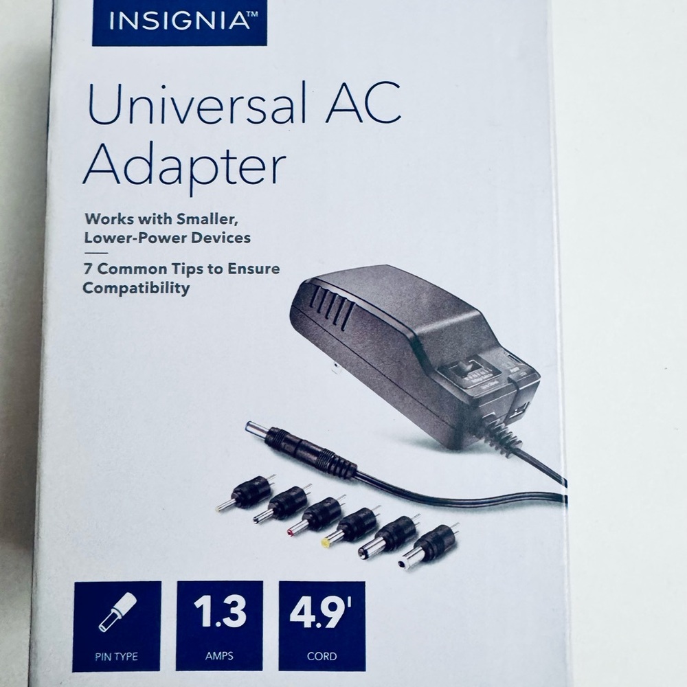 Insignia Universal AC Adapter with Tips